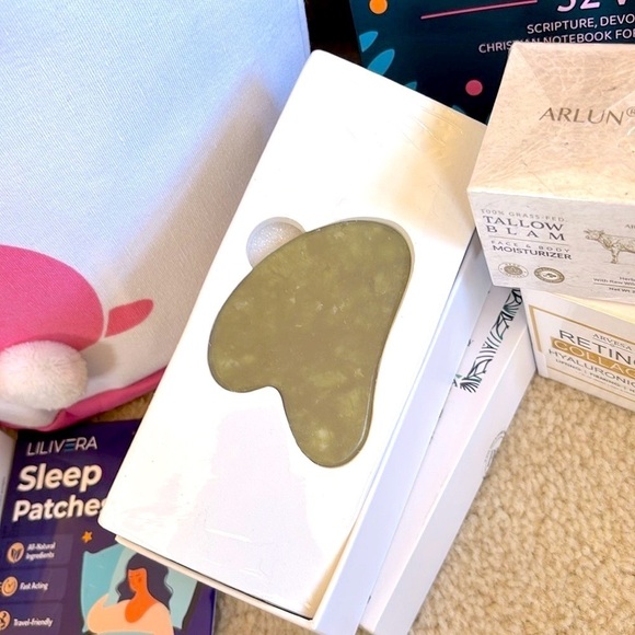 Brand New Self Care Skincare Easter Basket Turmeric Pads Moisturizer Jade Roller - Picture 4 of 15